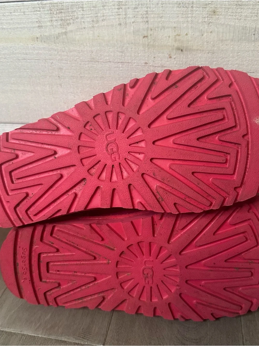 UGG WOMEN'S NEUMEL Boots Color: Pink Glow Women’s size 9